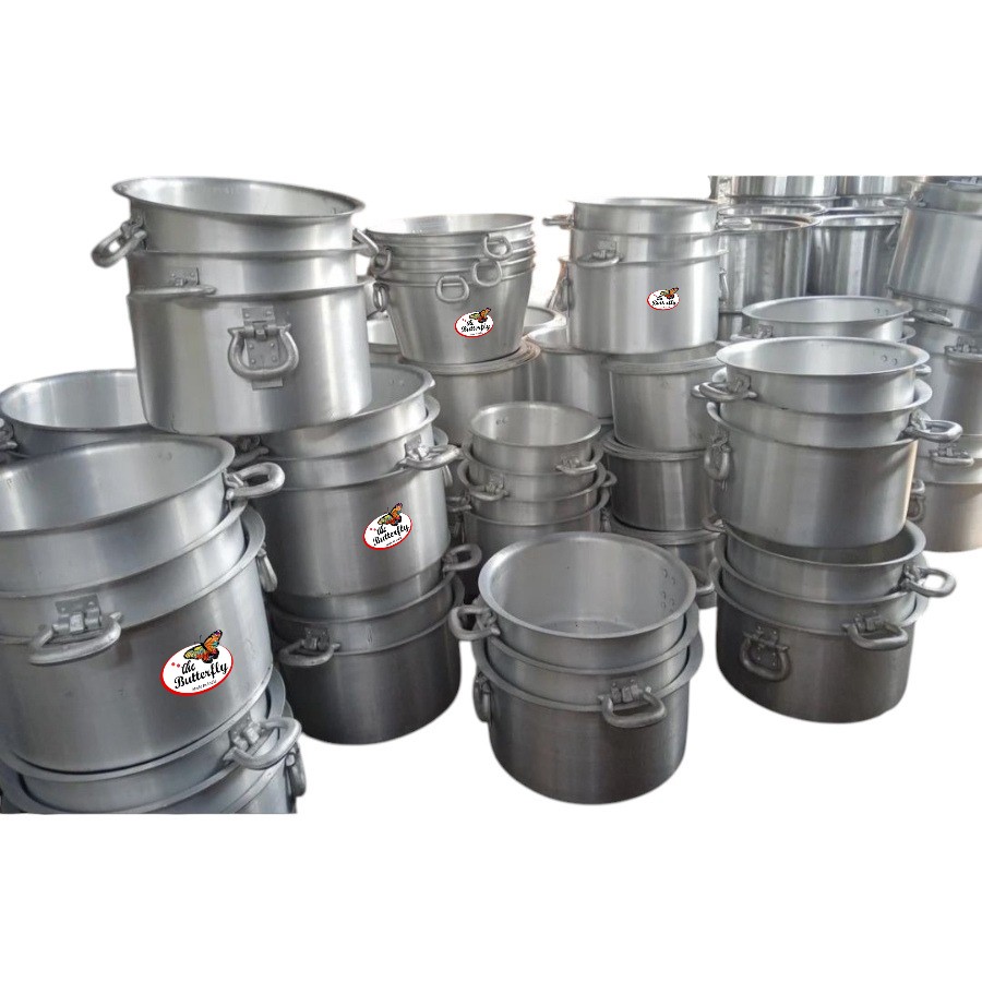 Lightweight aluminium pot with handle and lid